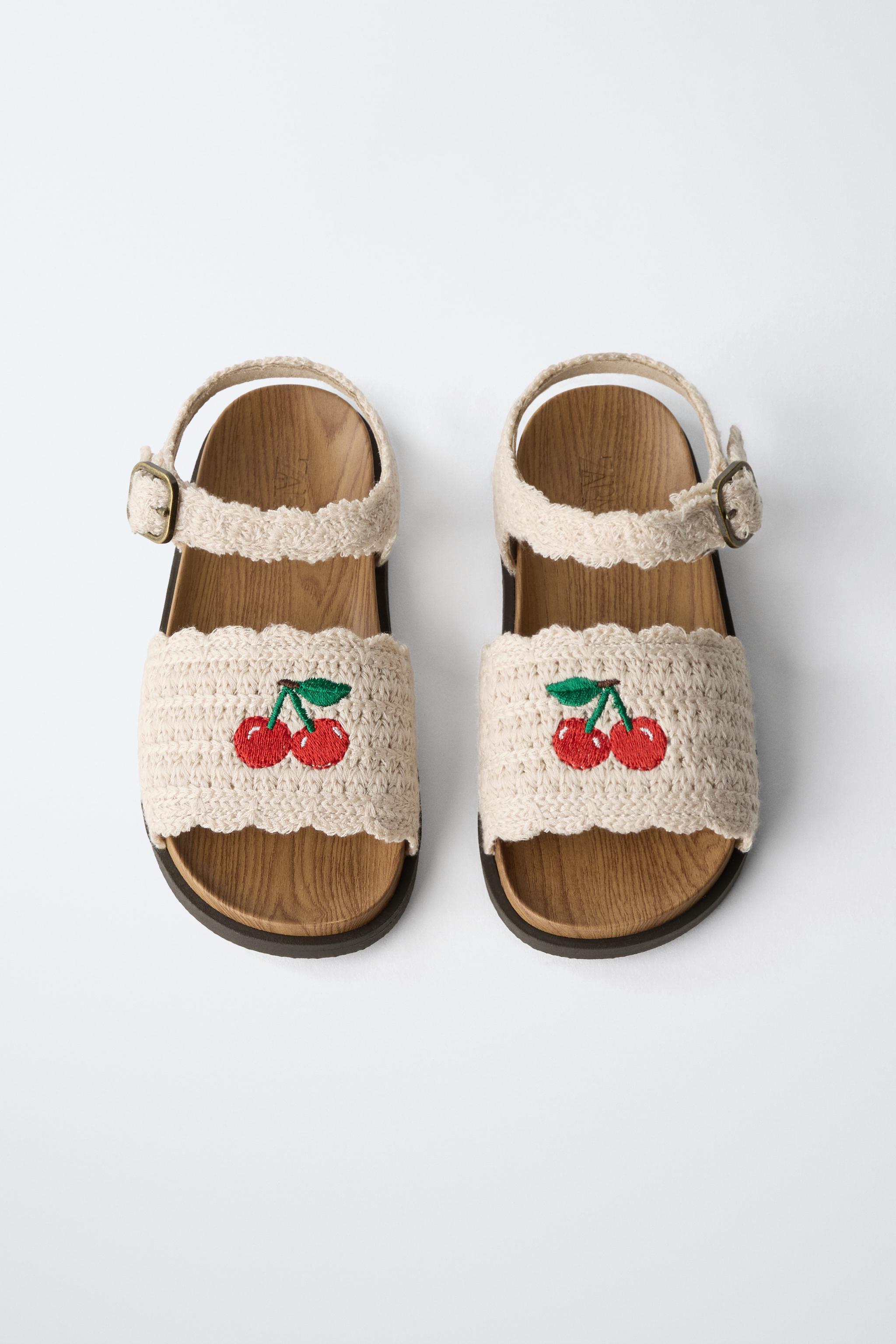 SANDALES EN CROCHET ET CERISES